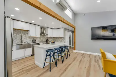 Image de Open calender. Washer/dryer. Complementary Netflix. Struck Gold