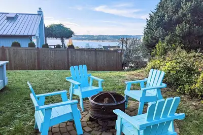 Close to the beach and shops; fast wifi - as about flexible check in and outs!