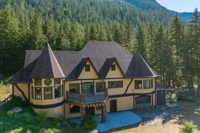 Image de Castle in the Mountains! Private country mansion for events, retreats, weddings!