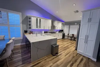 Image de compete remodeled house in very quiet neighborhood close to the cardinal stadium