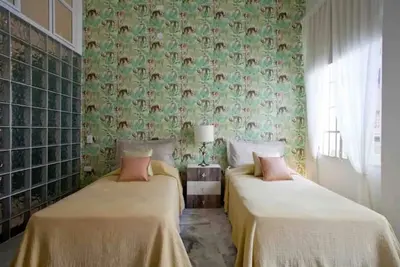 Image de Gorgeous Republican. Apt inside old city.