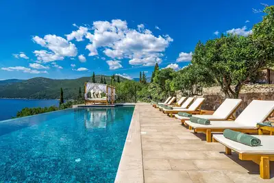 Image de Belle maison Ă Gruda avec jacuzzi