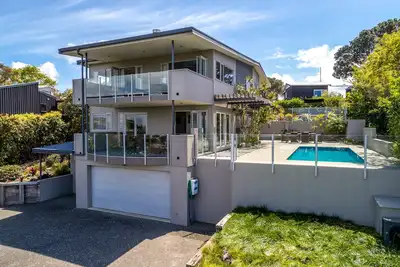 Image de Private pool and vast sea views, central 4 bedroom house