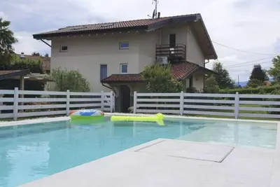Image de Maison de vacances privée avec Wifi, bain à remous, piscine privée, climatisation, Tv, patio
