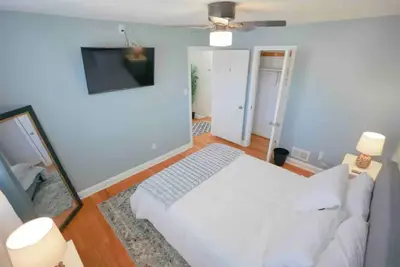 Image de Beautiful Townhome Minutes from Downtown Towson