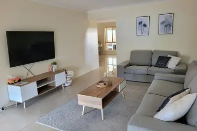 Image de Spacious Double Storey 4 Bedroom/2. 5 Bath House