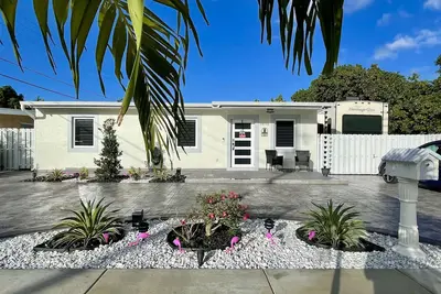 Image de Elegant beautiful house w/pool 10 min from Miami Int. Airport