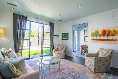 Image de Stunningly Renovated, Historic Home in the Heart of Charleston; Private Courtyard; Two Master Suites