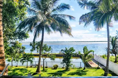 Seren property with lagoonview, closer to the airport 15min city center & beach.