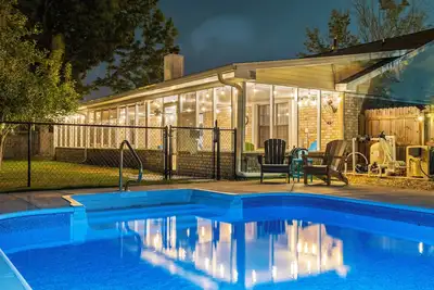 Image de PrivatePool - GameRm - 2KingBeds ~ 8min to beach - BlueAngelPractice ViewingArea