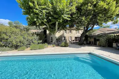 Image de Provencal farmhouse with stone charm - 5 bedrooms - heated swimming pool 10p