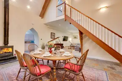 Image de Oystermouth Chapel - Trois Chambres Maison, Couchages 6