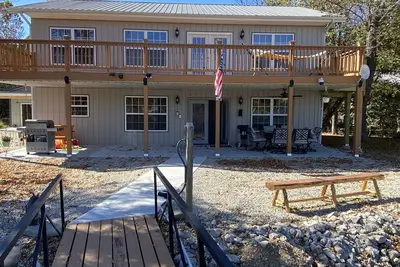 Image de 4 bed / 3bath Lakefront Cabin with Dock! Ha-Ha Tonka State Park!