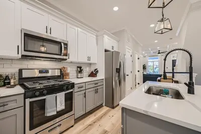 Spacious Modern Rowhome in Quirky Hampden