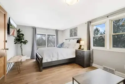 Image de Cozy and Comfortable New Prague Suite