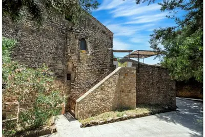 Image de Rustic house in a private estate in Vilopriu. Pool