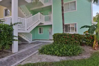 Image de Vacay All Day. . . Ocean View Condo