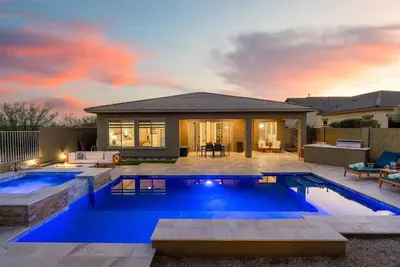 Image de Pool, Hot Tub, Firepit & Golf Haven!