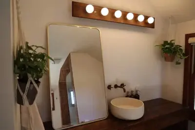 Image de * New * Modern Chic Studio /soaking tub/ bike path