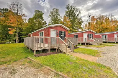 Image de Cassopolis Cabin, Private Deck & Lake Access!