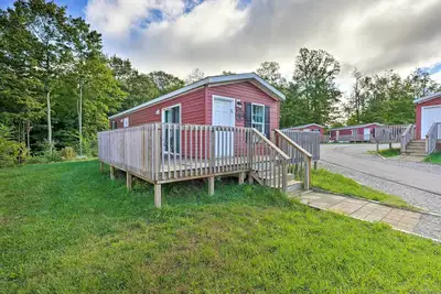 Image de Cassopolis Cabin w/ On-Site Fishing Pier!