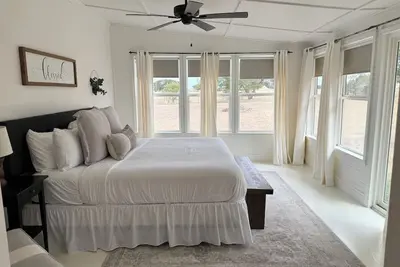 Image de Charming 3/2 Farmhouse Near Fixer Upper and Gathering Oaks