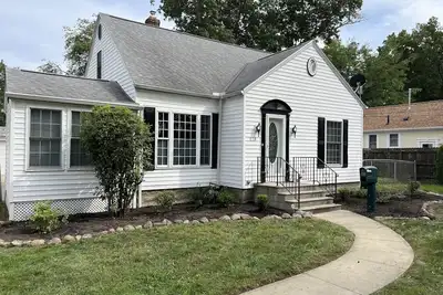 Image de Remodeled Charming Avon Lake Home