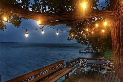 Image de Lakefront, SUPs+kayaks, sunset views & fireplace! Wineries & brewery nearby! !