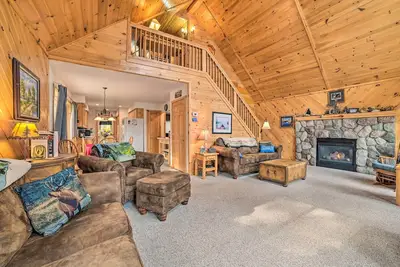 Image de Lakefront Hawks Getaway - Fire Pit & Kayaks!