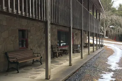 Image de Lakeside view at Camp Golden Pond and affordable lodging for Penn State Events.