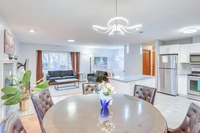 Image de Lovely Minneapolis Home Near Target Field!