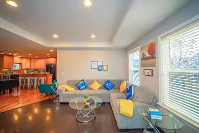 Image de Cute Artsy16 large parking, near parks, Osu, fairs