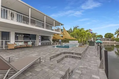 Coco Palms Oasis! Easy access to the Gulf!