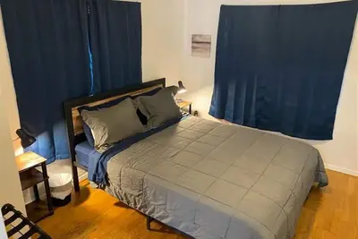 Cozy 1 Bdrm walk to Hospital