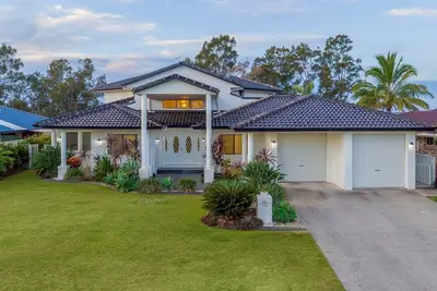 Image de Taroona, large waterfront home Yamba
