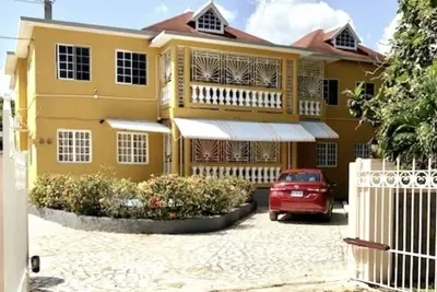 Image de Impeccable Spacious 3 Bedroom Home Near Beach!