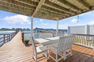 Image de \"The Fishalot House\" Located on the mainland with, 5 bedrooms and 3. 5 bathrooms.