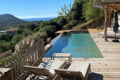 Image de Villa de luxe typique corse à Palombaggia pour 6 personnes - belle vue mer.