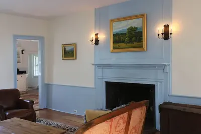 Image de 5 Bedroom Historic Main Street Vineyard Haven Home