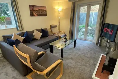 Image de 3-bedroom home with free parking