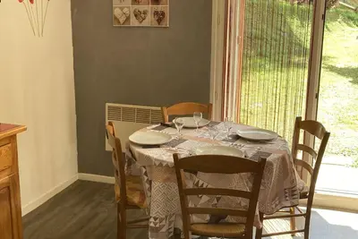 Image de Appartement calme et lumineux situé à 250m du centre ville!