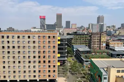 Virbrant, Maboneng apartment - in the art district