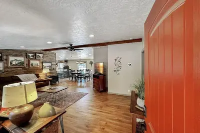 Image de Fun Modern Cabin Near Clear Creek Station