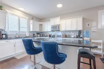Image de Luxurious 3-Bedrooms with Office & Media Room