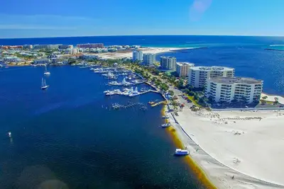 Image de Island Home #304 | Easy Beach Access + Near Tons of Fun!