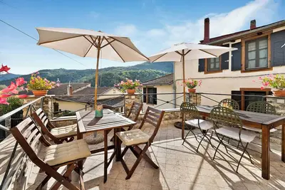 Image de Appartement \"Le Peonie - Celestino\" avec vue sur les montagnes, jardin & Wi-Fi