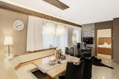 Image de Appartement de vacances \"Apartment Wieser 1\" avec vue sur les montagnes, piscine chauffée et Wi-Fi.