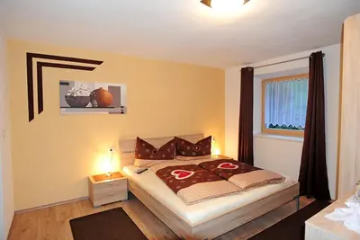 Image de Appartement \"Steinhaus Xl\" avec vue sur les montagnes, piscine partagée et Wi-Fi