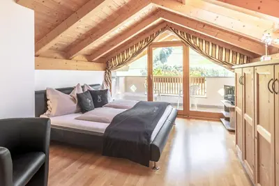 Image de Appartement \"Steinhaus Xl1\" avec vue sur les montagnes, piscine partagée & Wi-Fi