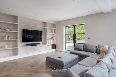 Image de Pass the Keys | Luxury 4 Bedroom home with large garden